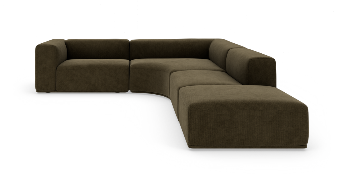 Modulopbygget L‑sofa i mørk olivenbrunt stof med afrundede former, frilagt på hvid baggrund.