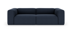 Mørkeblå, moderne modulsofa med blødt afrundede armlæn, fotograferet lige forfra på hvid studiobaggrund.