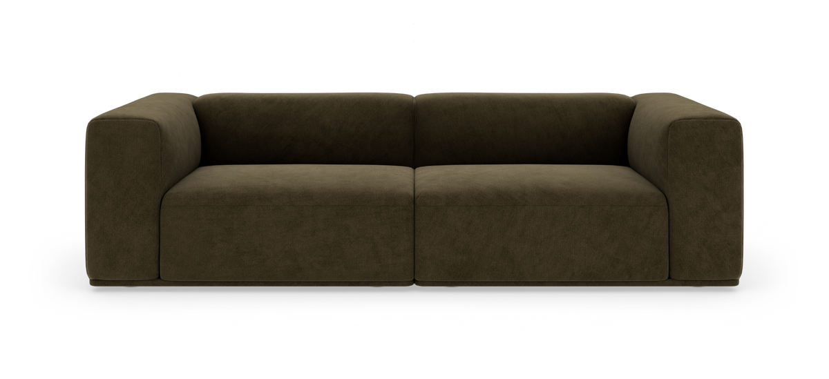 Mørk olivengrøn sofa med brede armlæn, frilagt på hvid baggrund.