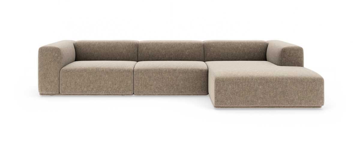 Beige modulsofa med højrevendt chaiselong på hvid baggrund.