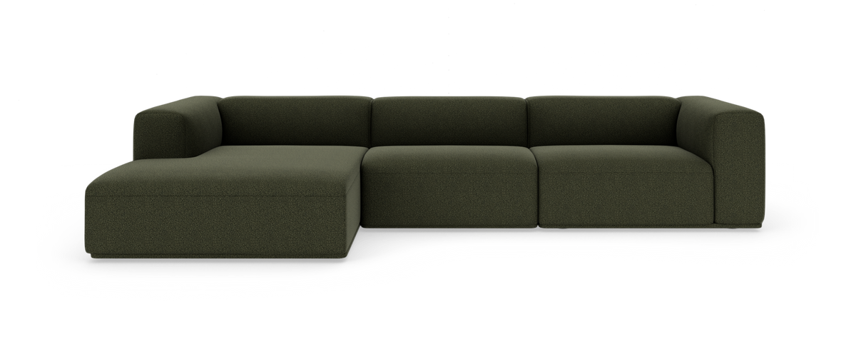 Mørkegrøn modulsofa med venstrevendt chaiselong, fire sæder, på hvid studiobaggrund.