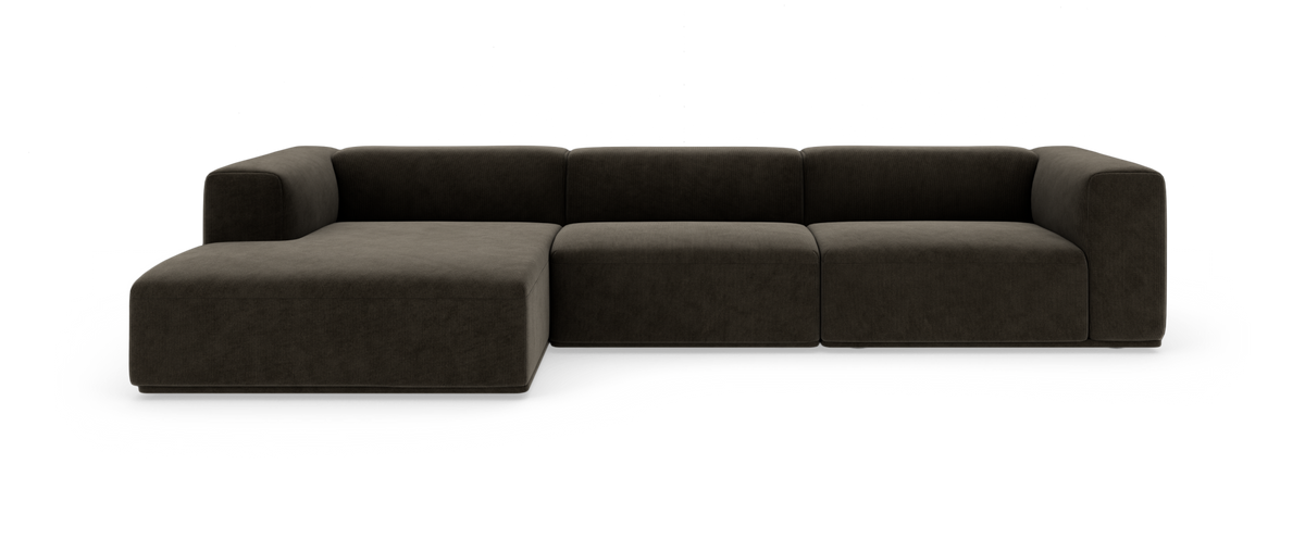 Modulær mørkebrun hjørnesofa med venstrevendt chaiselong på hvid baggrund.