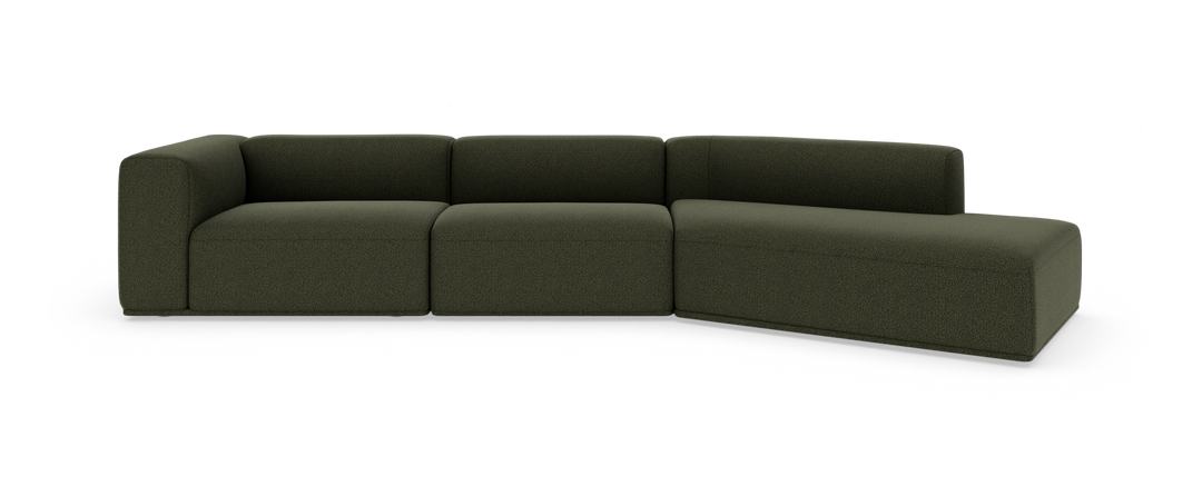 Mørkegrøn modulsofa med chaiselong til højre, frilagt på hvid baggrund.