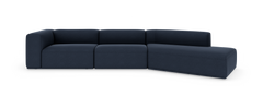 Modulær mørkeblå hjørnesofa med chaiselong til højre, fritstående mod hvid baggrund.