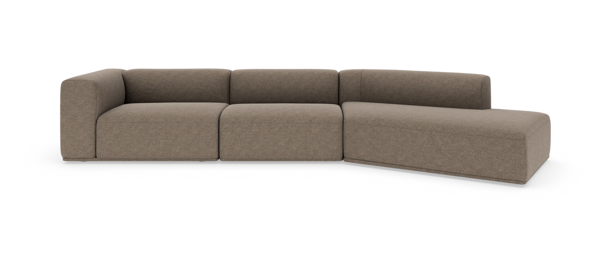 Modulsofa i L‑form med højre chaiselong i beige stof, studiorenderet forfra.