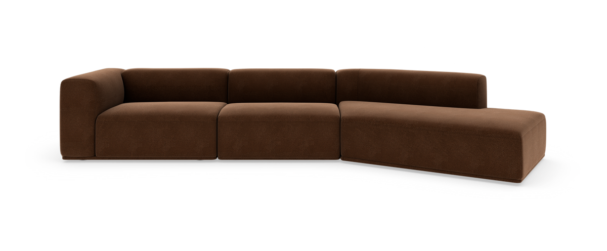 Modulsofa i brunt stof, L-form med chaiselong til højre, fritlagt på hvid baggrund.