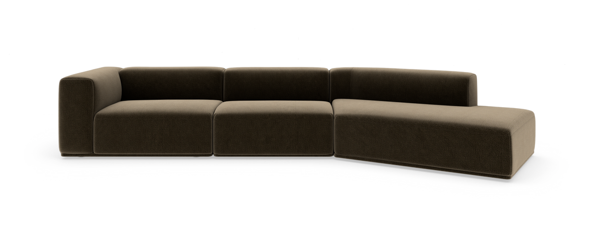 Modulsofa i mørkebrunt stof med højrevendt chaiselong, frilagt på hvid baggrund.