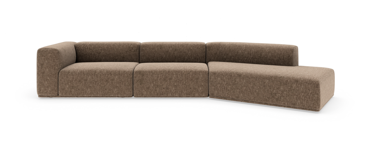 Modulsofa i brun-beige stof med højrevendt chaiselong, fritlagt på hvid baggrund.