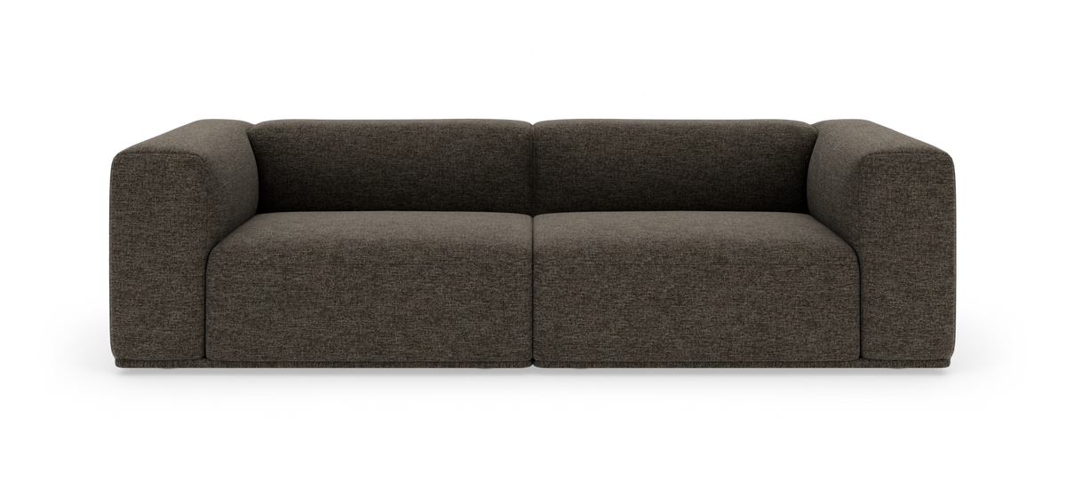Mørkegrå 2-personers sofa med brede, afrundede armlæn og lav profil, set lige forfra mod hvid baggrund.