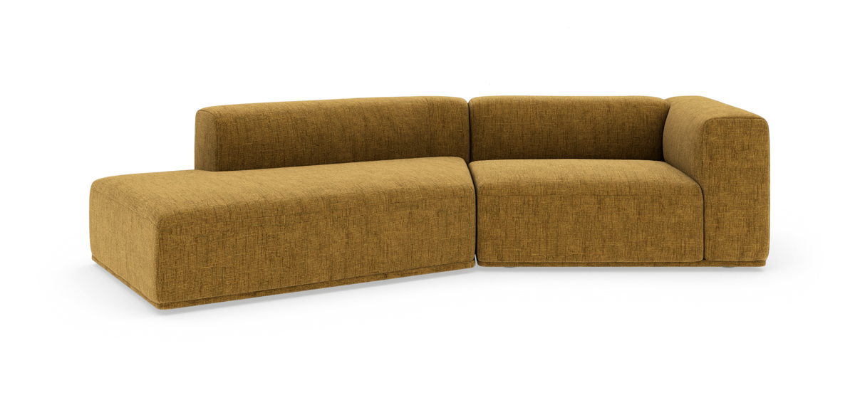 Modulsofa i sennepsgul tekstil, L‑formet med afrundede hjørner på hvid studiebaggrund.
