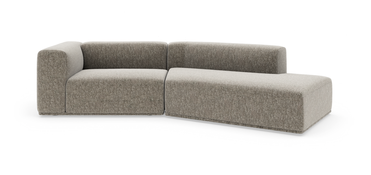 Modulær L-formet sofa i lysgråt stof på hvid baggrund.