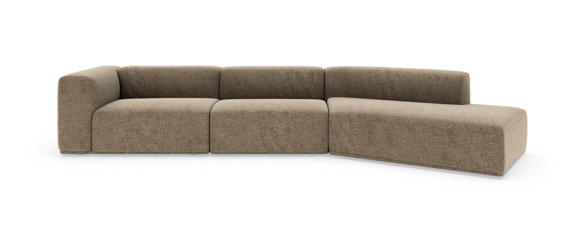 Modulsofa i brun‑beige stof med venstre armlæn og højre chaiselong, fotograferet lige for på hvid baggrund.