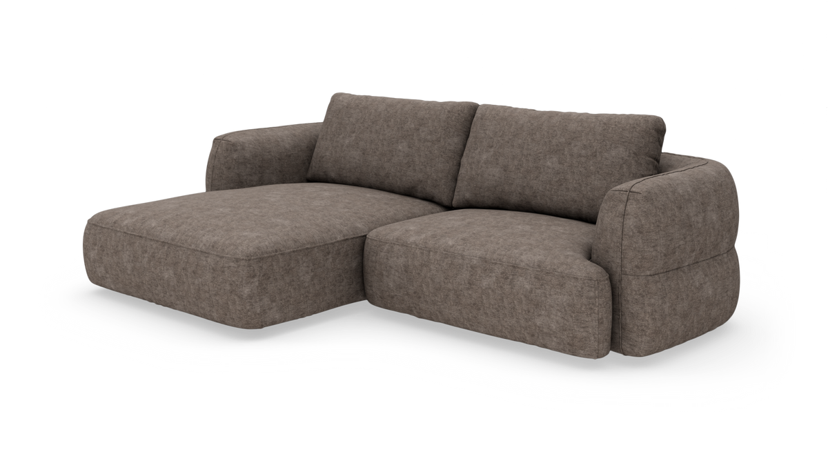 Brungrå hjørnesofa med chaiselong til venstre, bløde afrundede former på hvid baggrund.